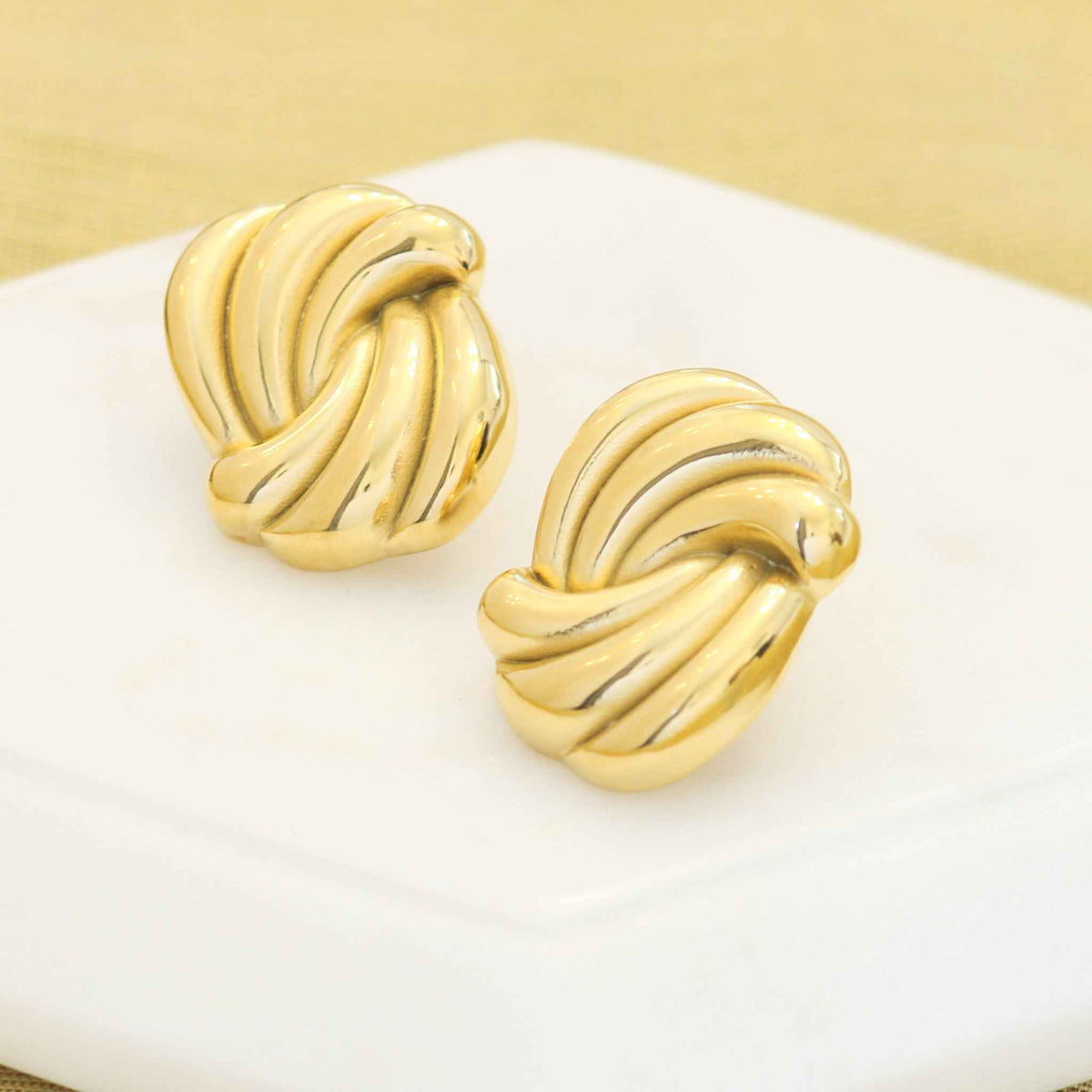 Marilyn Glam Earrings