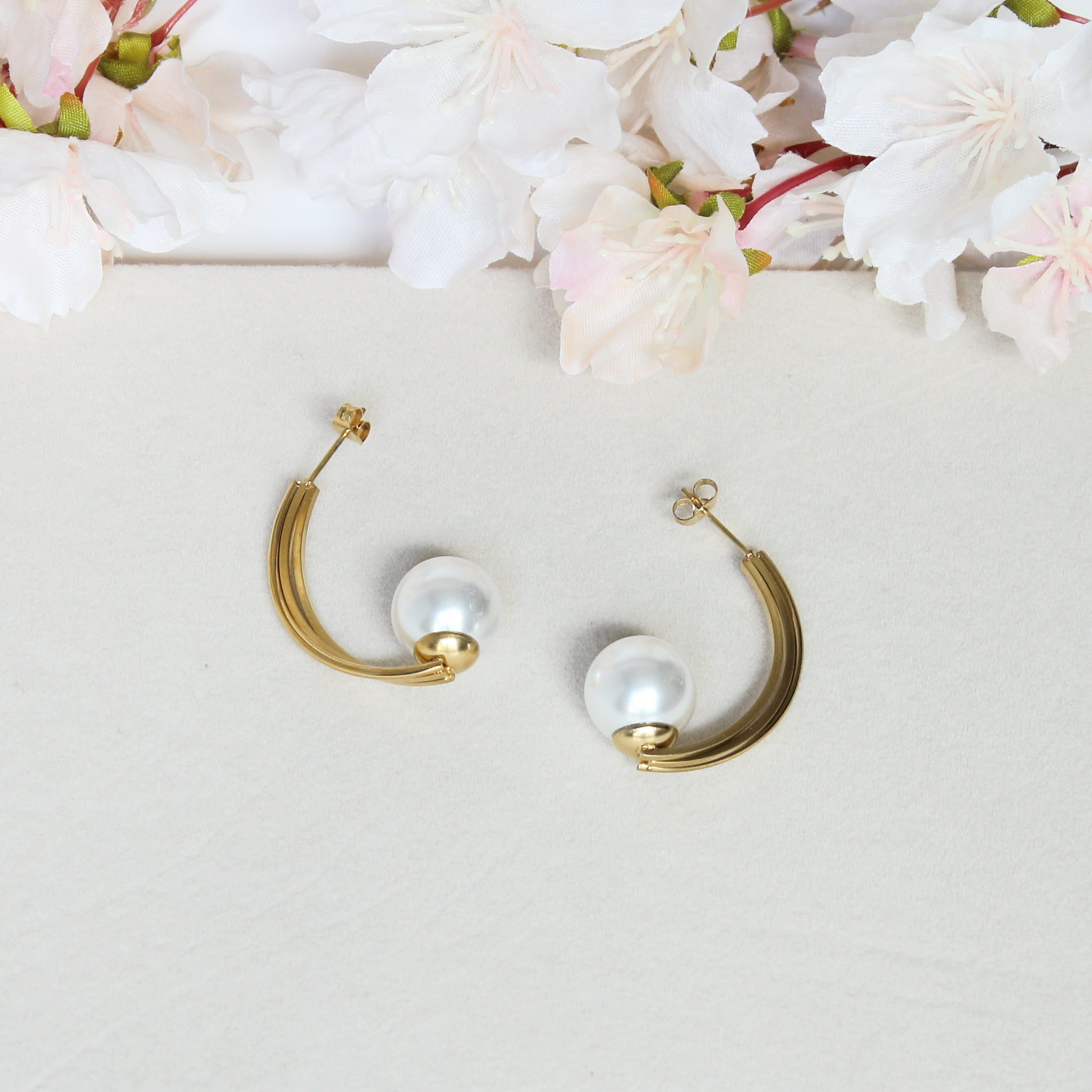 Flora - Everyday Pearl Earrings